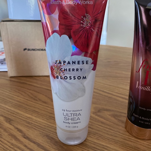 Bath and body works SUGAR PLUM SWIRL SOLD, Paris SOLD and vanilla RUM SOLD - Picture 5 of 6